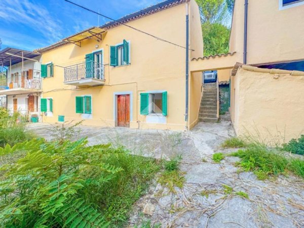 casa indipendente in vendita a Chieti in zona Centro Città