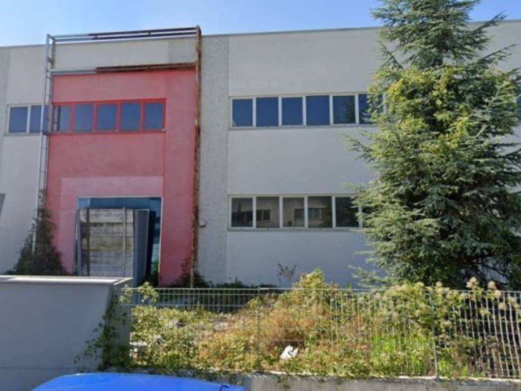 capannone in vendita a Chieti in zona Chieti Scalo