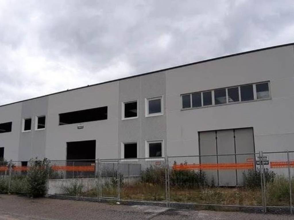 capannone in vendita a Chieti in zona Chieti Scalo