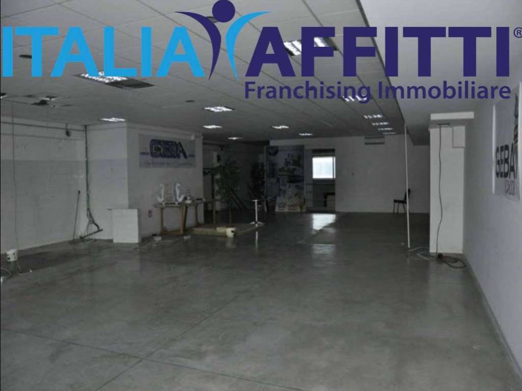 locale commerciale in vendita a Chieti in zona Chieti Scalo