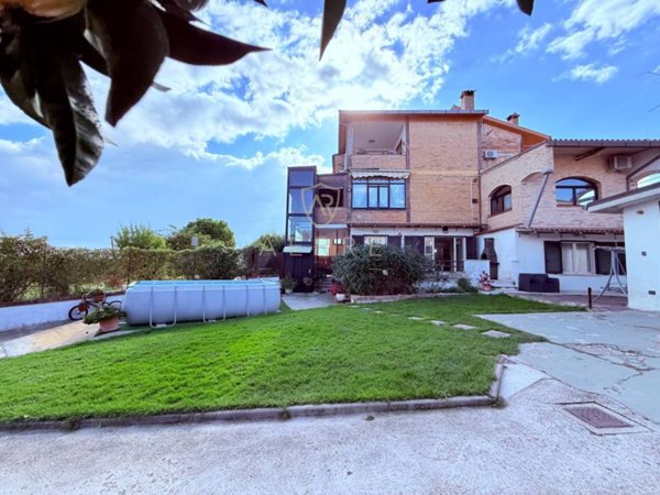 casa indipendente in vendita a Chieti in zona Centro Città