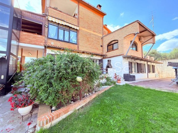 casa indipendente in vendita a Chieti in zona Centro Città