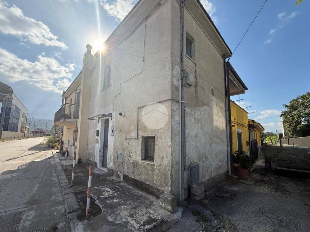 casa indipendente in vendita a Chieti in zona Chieti Scalo