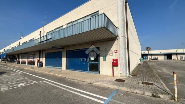 locale di sgombero in vendita a Chieti in zona Chieti Scalo