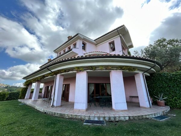 casa indipendente in vendita a Chieti in zona Colle Marcone