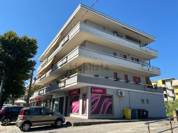 locale commerciale in vendita a Chieti in zona Chieti Scalo