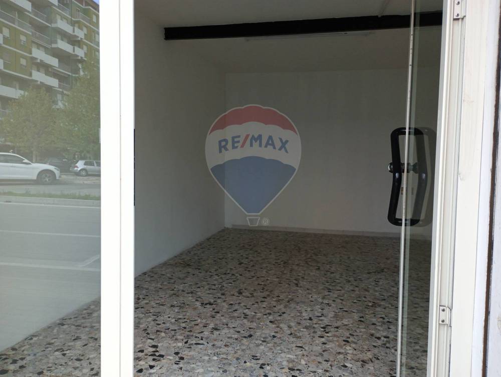 locale di sgombero in vendita a Chieti in zona Chieti Scalo