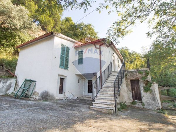 casa indipendente in vendita a Chieti in zona Centro Città