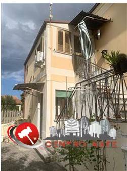casa indipendente in vendita a Chieti in zona Brecciarola