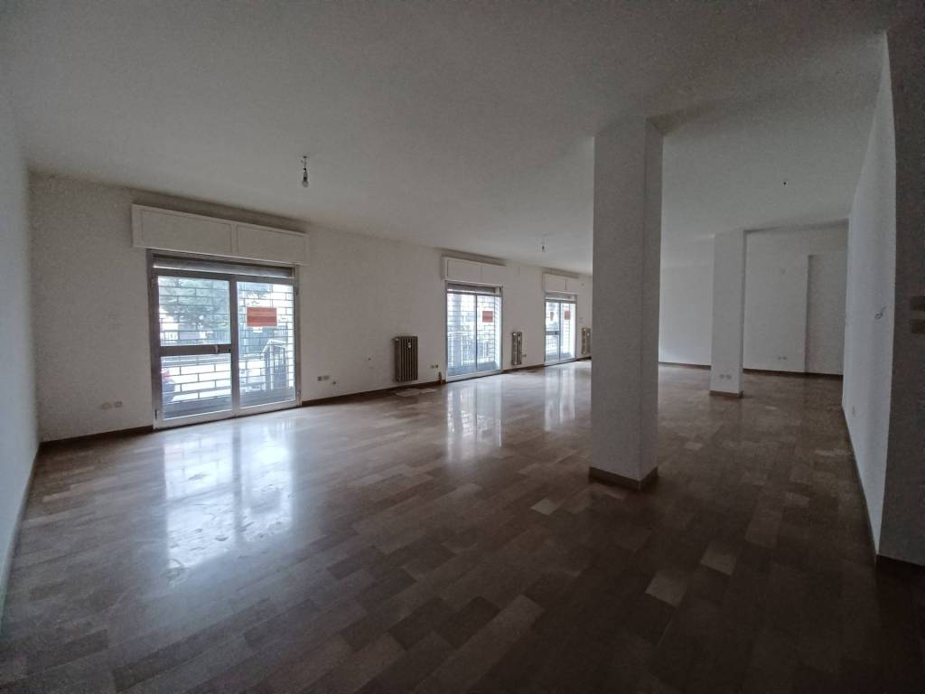 negozio in vendita a Chieti in zona Centro Città