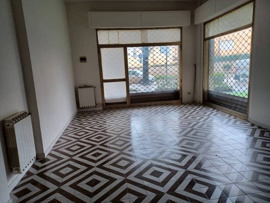 negozio in vendita a Chieti in zona Chieti Scalo