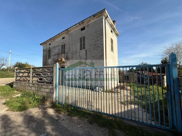 casa indipendente in vendita a Chieti