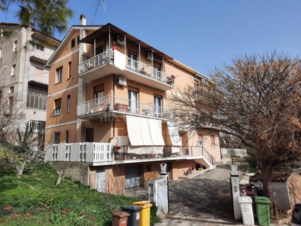 casa indipendente in vendita a Chieti in zona Centro Città