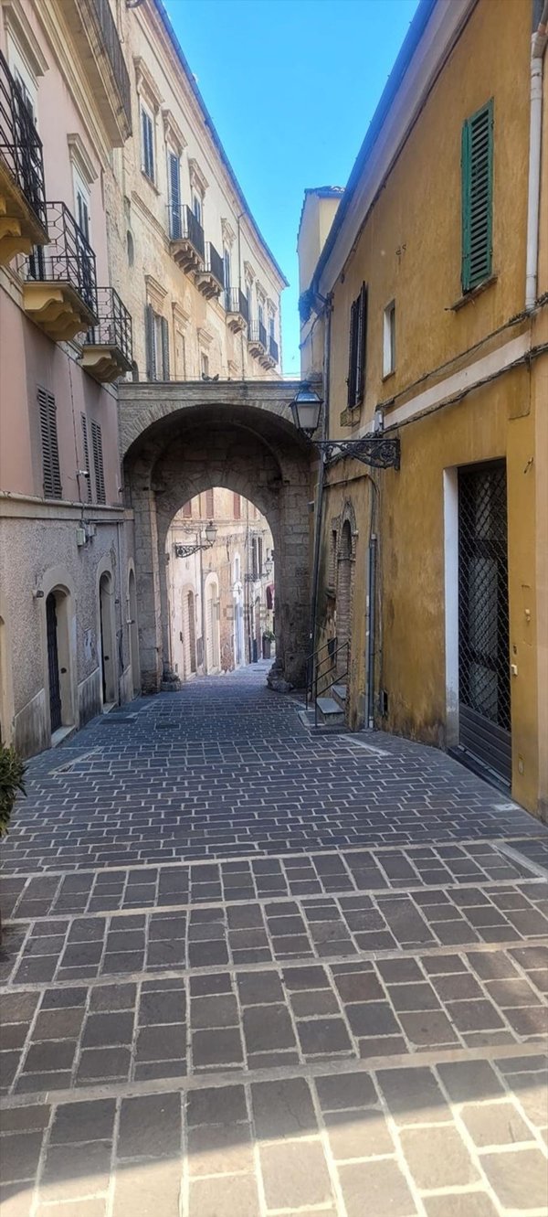 locale commerciale in vendita a Chieti