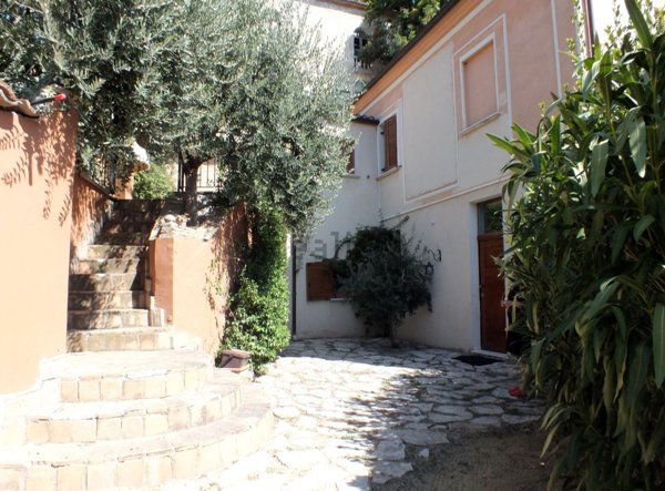 casa indipendente in vendita a Chieti in zona Centro Città
