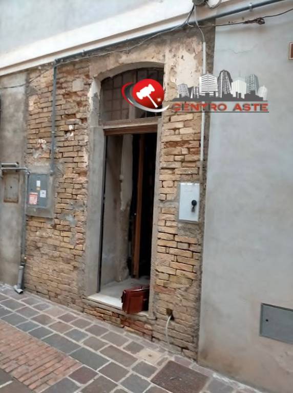 locale commerciale in vendita a Chieti in zona Centro Città