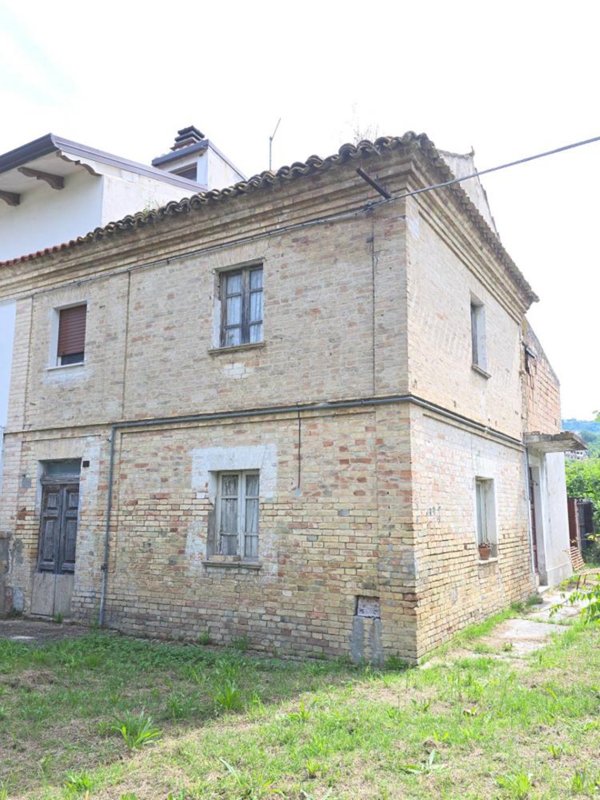 casa indipendente in vendita a Chieti in zona Chieti Scalo