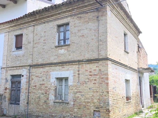 casa indipendente in vendita a Chieti in zona Chieti Scalo
