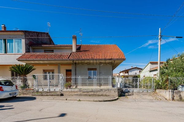 appartamento in vendita a Chieti in zona Brecciarola