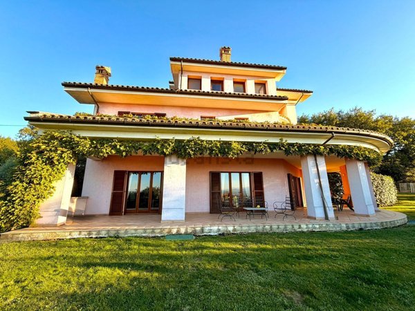 casa indipendente in vendita a Chieti