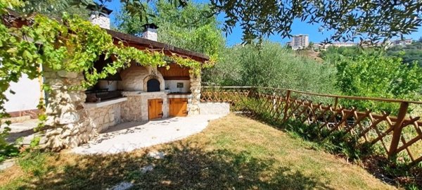 casa indipendente in vendita a Chieti in zona Centro Città