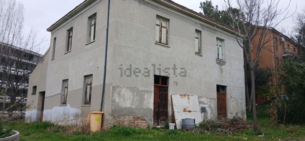 casa indipendente in vendita a Chieti