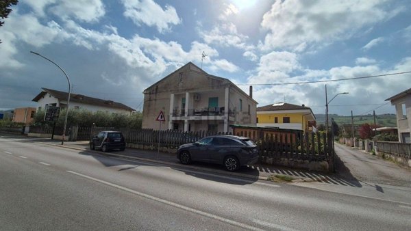 casa indipendente in vendita a Chieti in zona Brecciarola