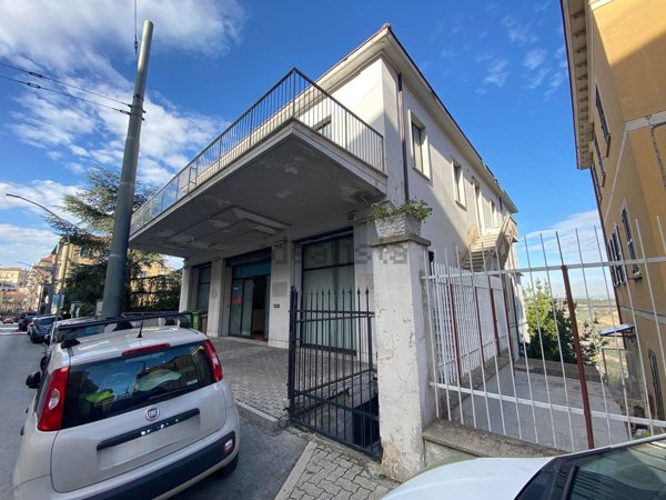 casa indipendente in vendita a Chieti