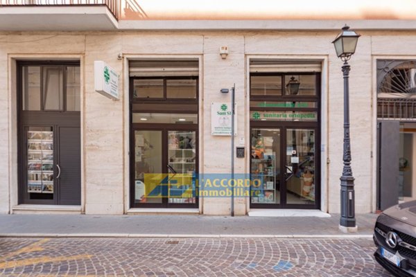 negozio in vendita a Chieti in zona Centro Città