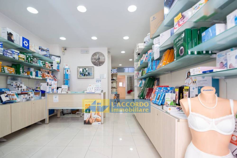 negozio in vendita a Chieti in zona Centro Città