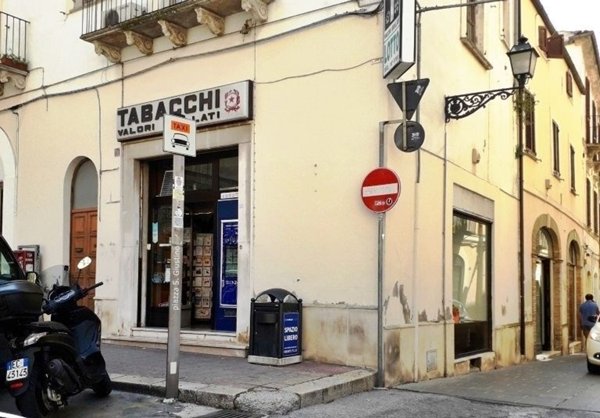 negozio in vendita a Chieti in zona Centro Città