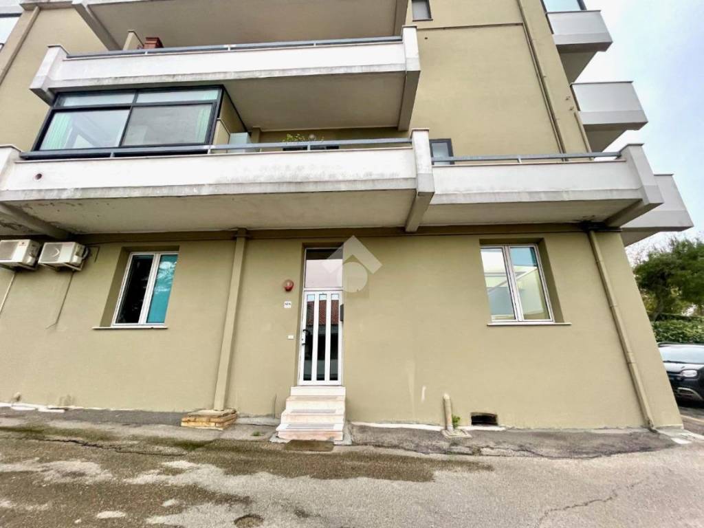 ufficio in vendita a Chieti in zona Tricalle