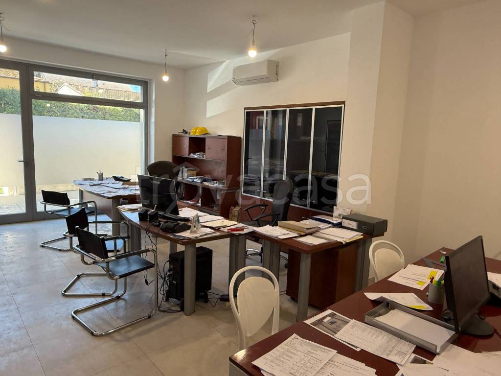 negozio in vendita a Chieti in zona Chieti Scalo