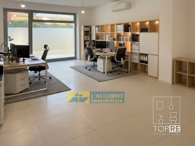 ufficio in vendita a Chieti in zona Chieti Scalo