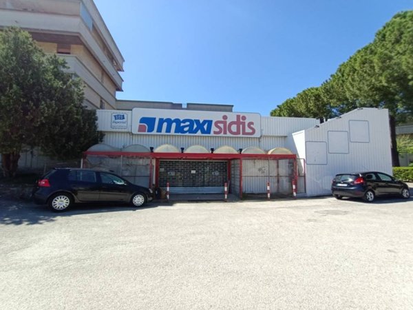 negozio in vendita a Chieti in zona Chieti Scalo
