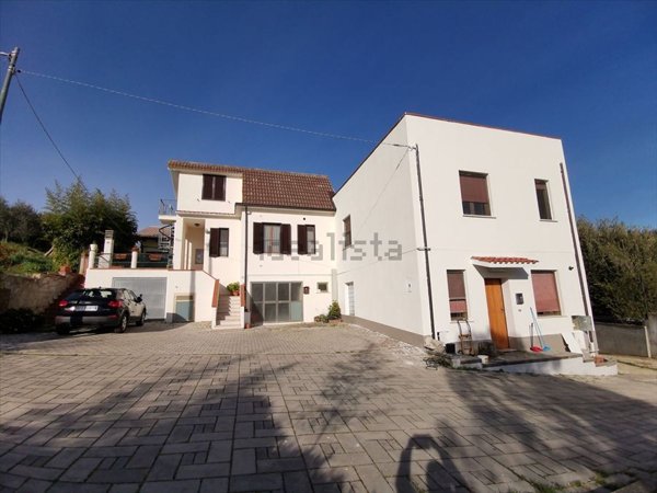 casa indipendente in vendita a Chieti in zona Madonna del Freddo