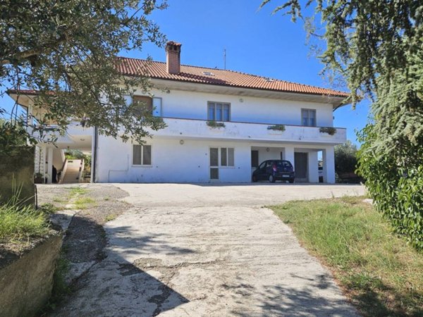 casa indipendente in vendita a Chieti in zona Tacconelli