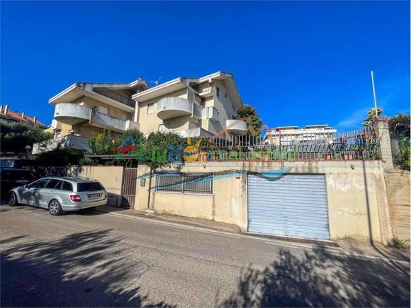 casa indipendente in vendita a Chieti