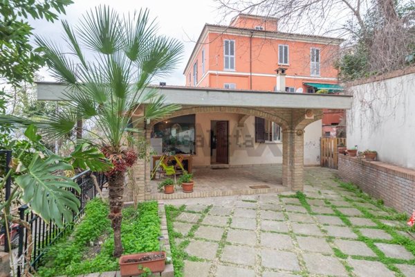 casa indipendente in vendita a Chieti
