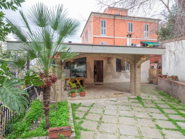 casa indipendente in vendita a Chieti