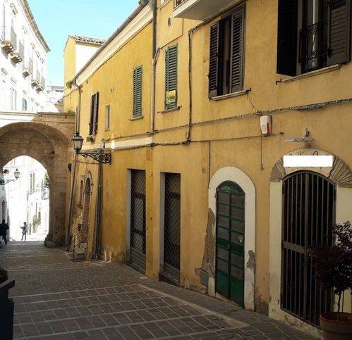 casa indipendente in vendita a Chieti in zona Centro Città