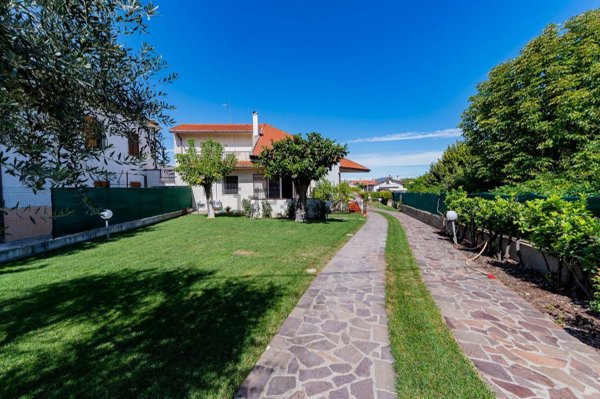 casa indipendente in vendita a Chieti in zona Brecciarola