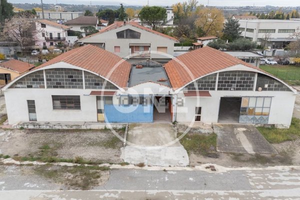 capannone in vendita a Chieti in zona Chieti Scalo