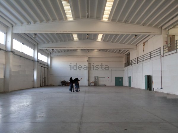 capannone in vendita a Chieti in zona Chieti Scalo