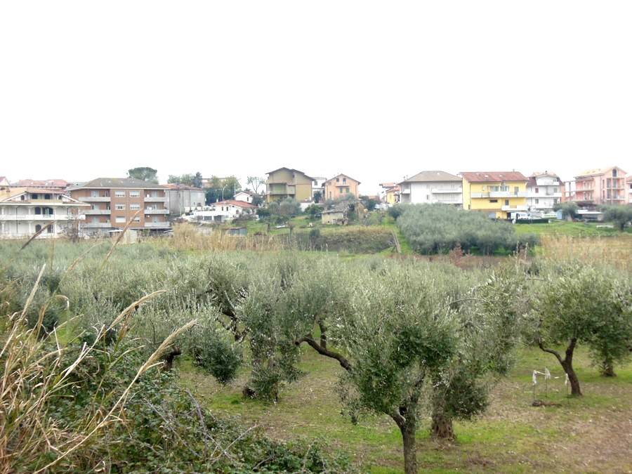 terreno in vendita a Chieti in zona Cascini