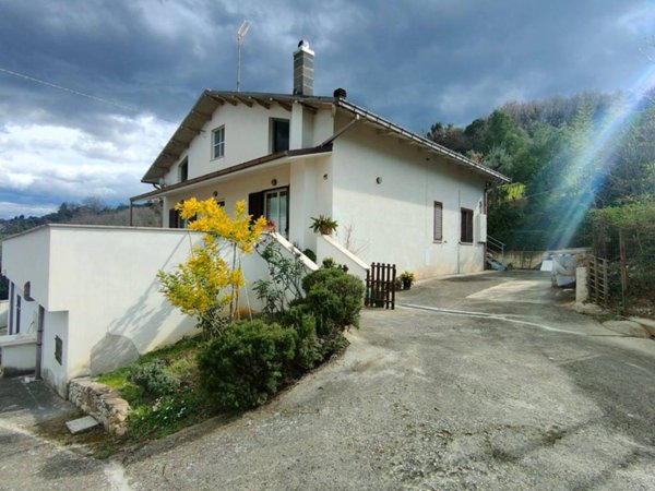 casa indipendente in vendita a Chieti in zona Centro Città