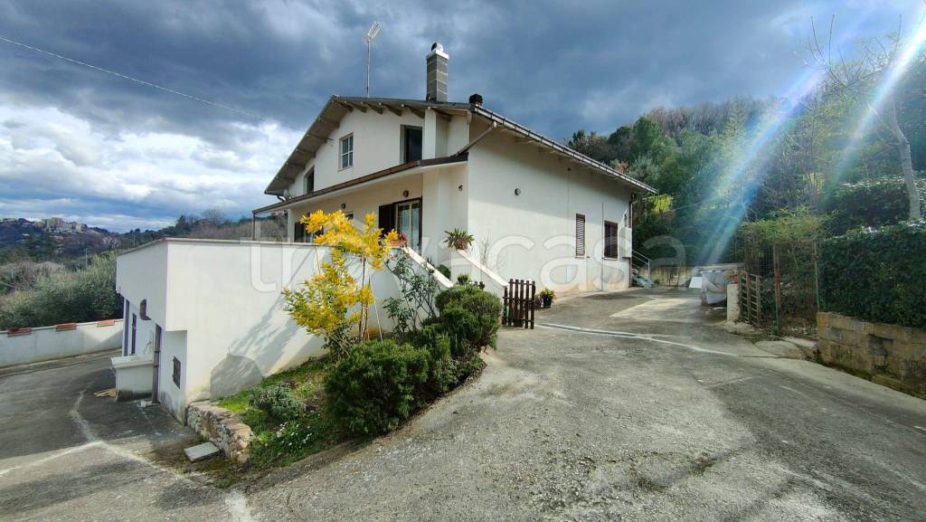 casa indipendente in vendita a Chieti in zona Centro Città