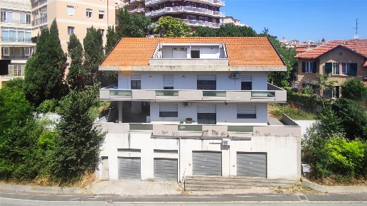 casa indipendente in vendita a Chieti in zona Viale Europa