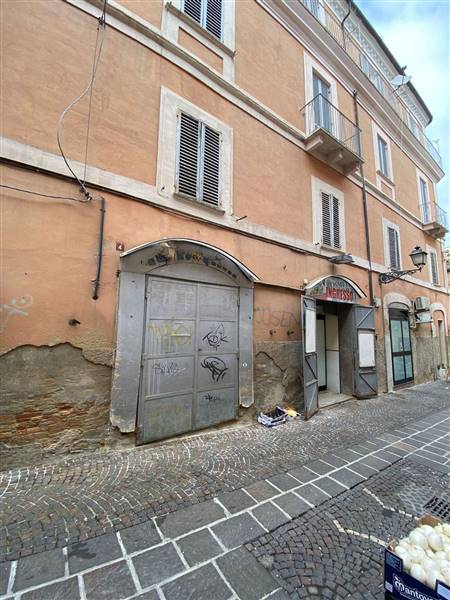 locale commerciale in vendita a Chieti