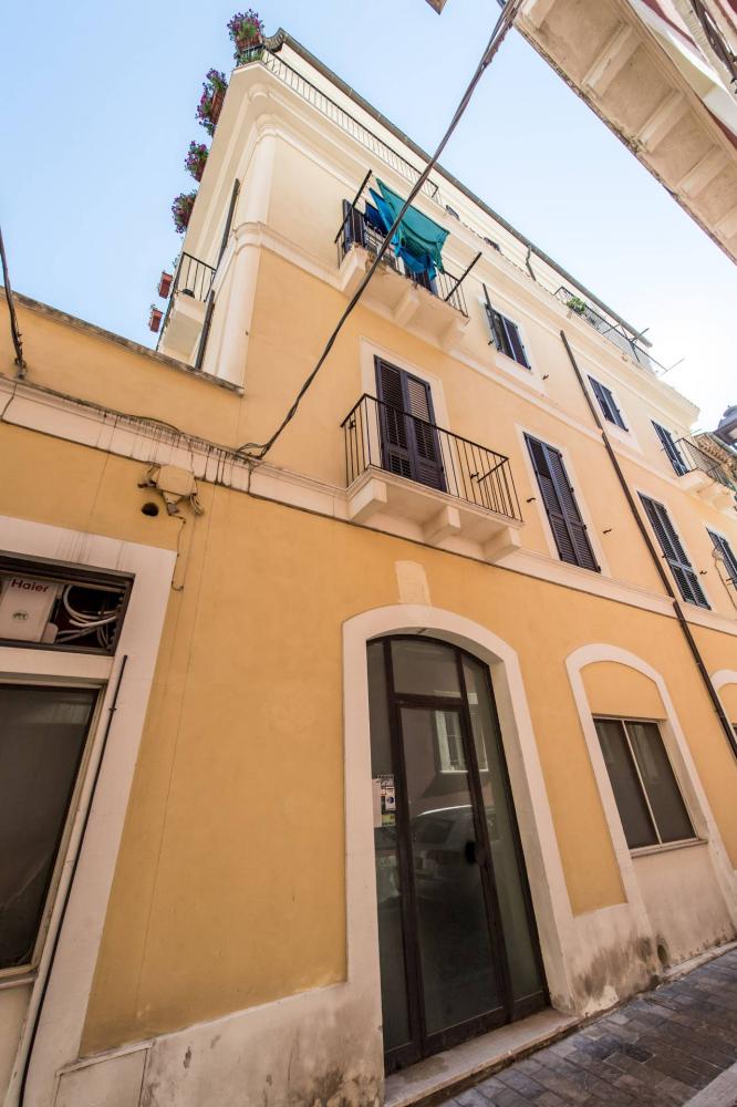 locale commerciale in vendita a Chieti in zona Centro Città